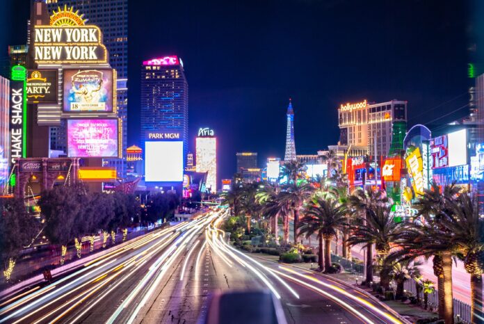 las-vegas-hotelscom-daily-ovation