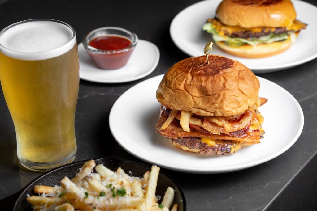 Los-Angeles-sportsbar-Five55-Burger-beer-bar