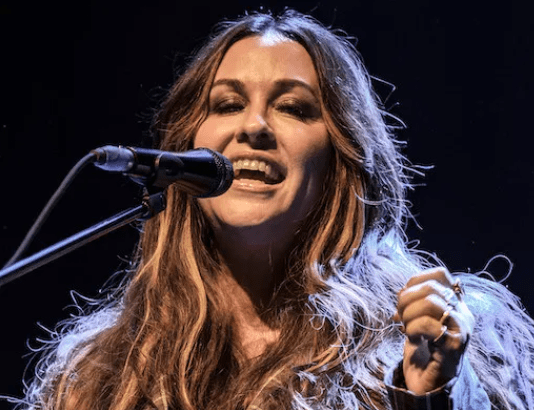 Alanis-Morissette-2022-tour-jagged-little-pill
