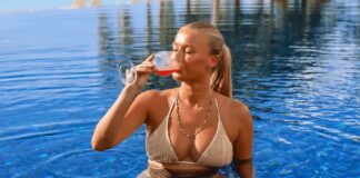 Aphrodise Sparkling Wine: The Greek Rosé Changing How We Party and Recover Discover Aphrodise sparkling wine, the Greek rosé redefining parties with clean flavor, fun-loving energy, and easier recovery.