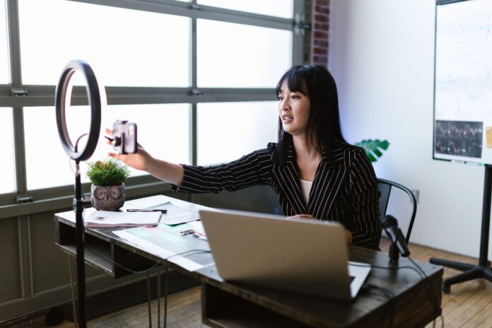 Teaching Through a Webcam: How PEM Turns Digital Screens