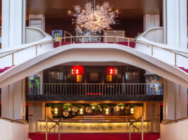 Perrier-Jouët is the Official Champagne of the Metropolitan Opera.