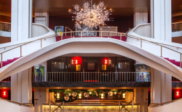 Perrier-Jouët is the Official Champagne of the Metropolitan Opera.