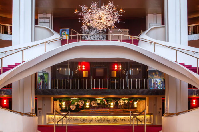 Perrier-Jouët is the Official Champagne of the Metropolitan Opera.