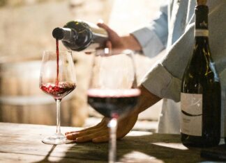 Ethica Wines celebrates 10 years with an 8-city Italian wine tasting series.