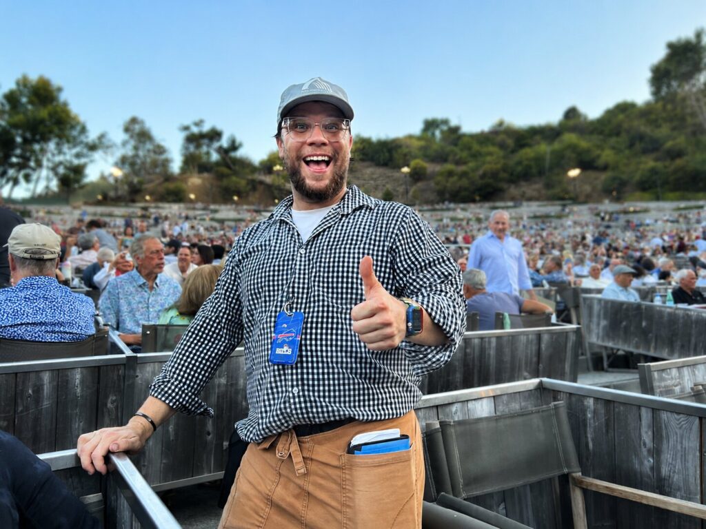 Hollywood Bowl server Cy